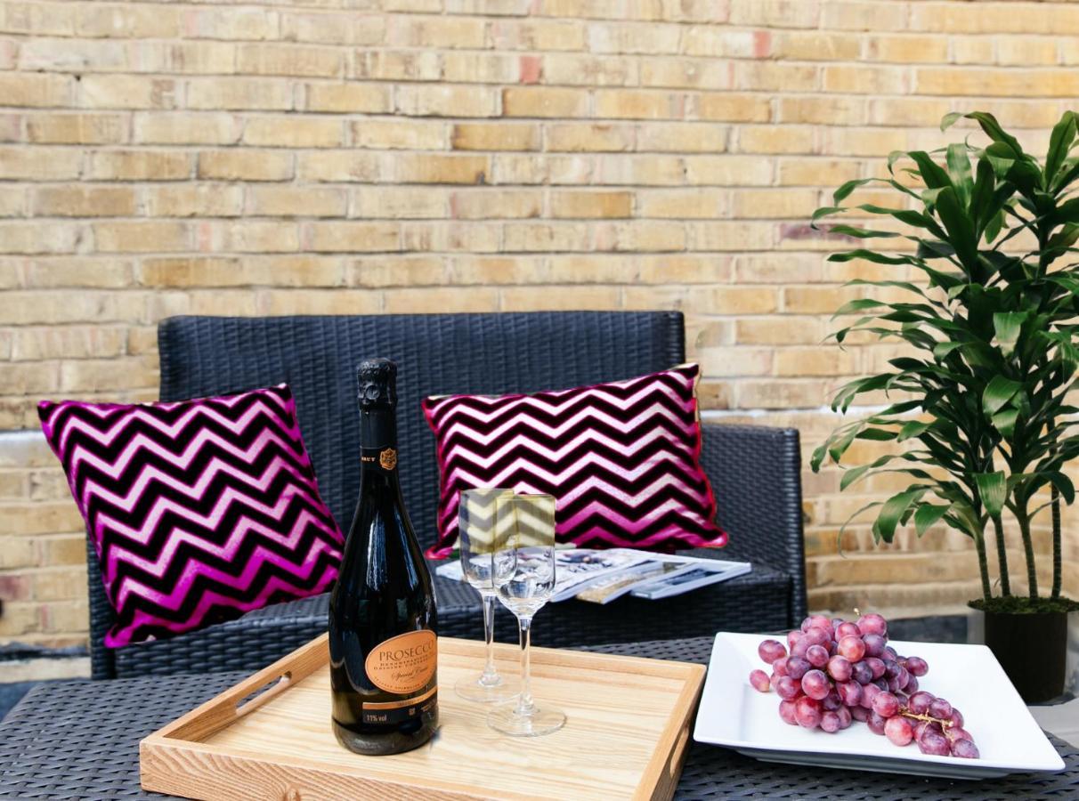 Explore The Most Exquisite West-End From A Harrods Family And Couple Home Лондон Екстериор снимка