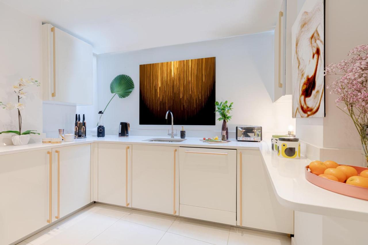 Explore The Most Exquisite West-End From A Harrods Family And Couple Home Лондон Екстериор снимка