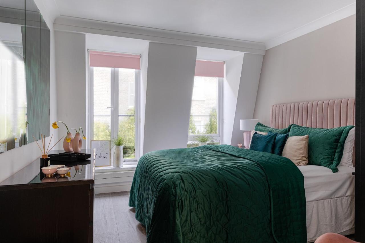 Explore The Most Exquisite West-End From A Harrods Family And Couple Home Лондон Екстериор снимка