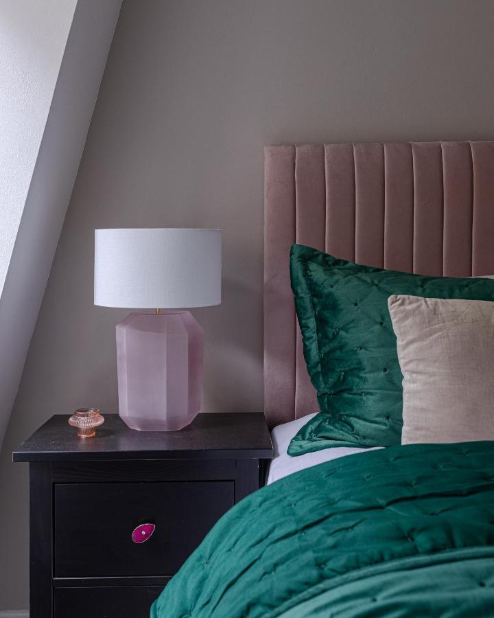 Explore The Most Exquisite West-End From A Harrods Family And Couple Home Лондон Екстериор снимка